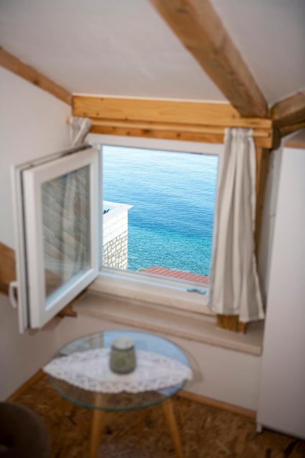 Beachfront Studio Andrina Vis Ngoại thất bức ảnh